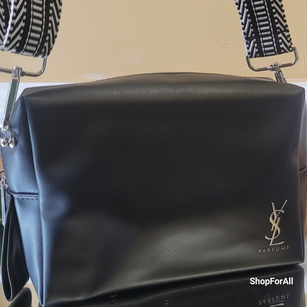 Yves Saint Laurencase convertible in too bag - Picture 12 of 14